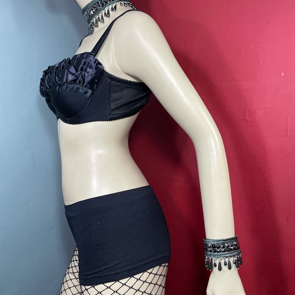 Upcycle’d silk men’s tie wrist cuff with Bead trim. - Picture 4 of 4